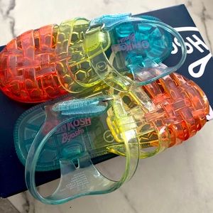 Fun Osh Kosh rainbow jelly sandals. Girls Toddler Size 7 (2-3yr old)